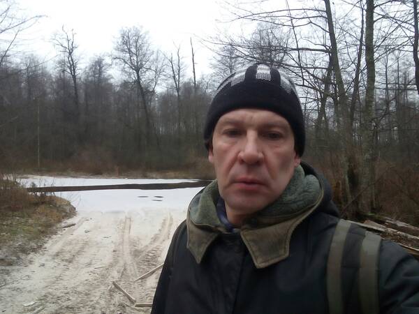 Брянского блогера Антоненко смутили прекрасные нимфы на болоте