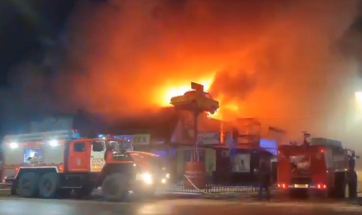 Под Брянском в Новых Дарковичах произошел крупный пожар в шиномонтажной  мастерской