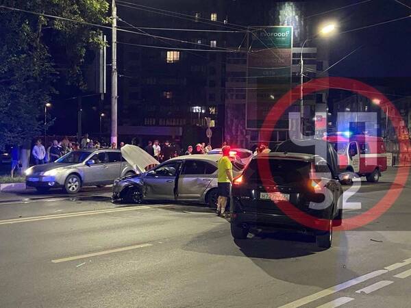 В Брянске «Skoda» попала в ДТП после гонок с полицией