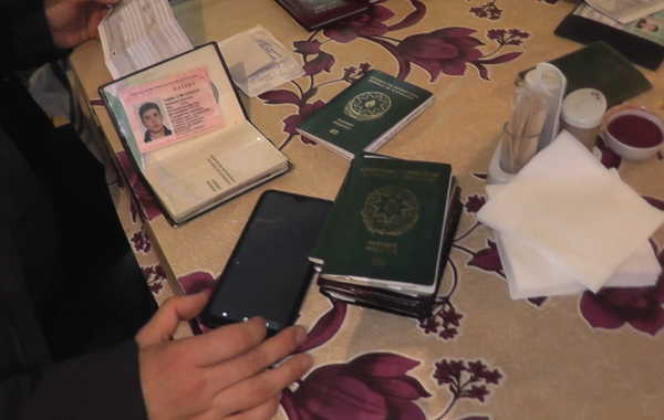 В Брянске задержали узбека-таксиста с поддельным паспортом