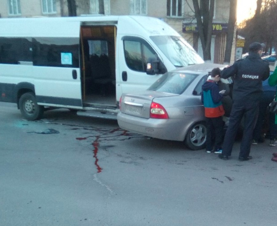 В Брянске 4 человека пострадали в ДТП с маршруткой №44