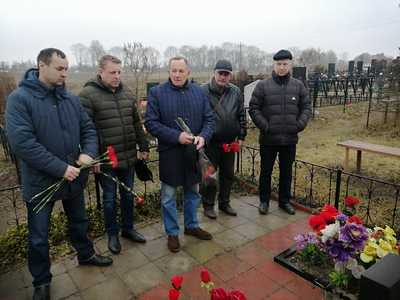 В Брянске почтили память погибшего в Чечне сотрудника МВД