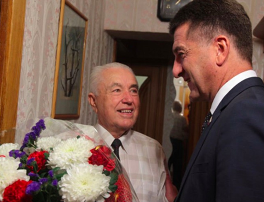 Глава Брянска поздравил с Днём рождения своего наставника