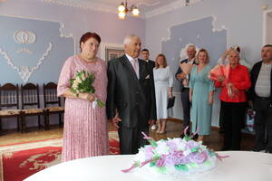 В Стародубе торжественно поздравили золотых юбиляров