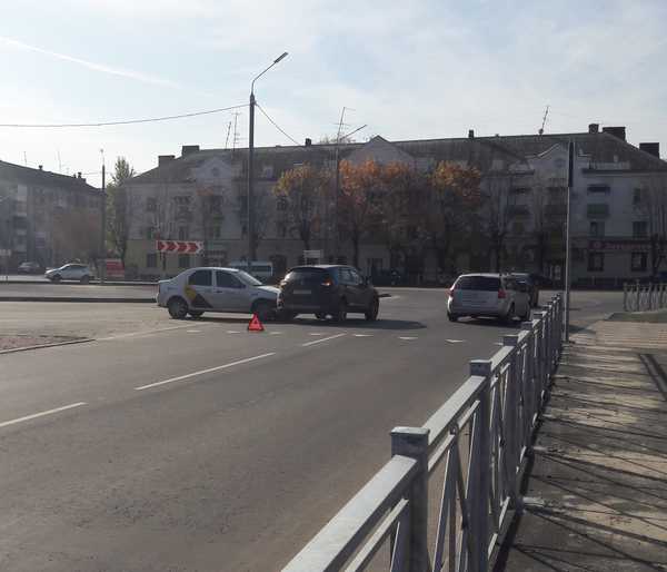 Еще одно ДТП случилось на новом кольце на площади Фокина в Брянске