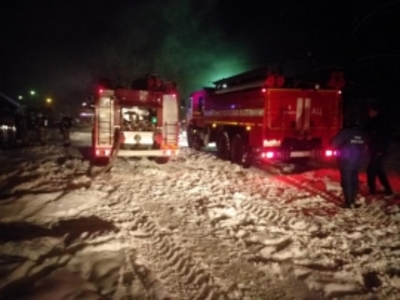 В Фокинском районе Брянска почти час тушили горящий жилой дом
