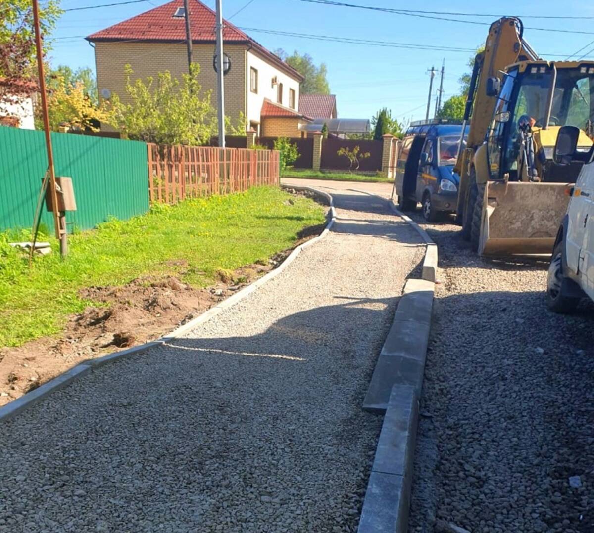 В Володарском районе Брянска приступили к обустройству тротуаров на улице  Тельмана