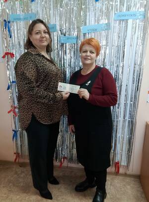 В Комаричском районе отметили заслуги ветерана труда Елены Ивановой