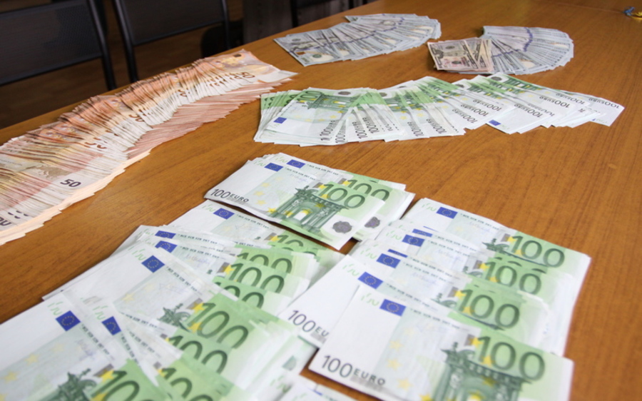 Брянские таможенники изъяли в киевском поезде валюту на 3,7 млн. рублей