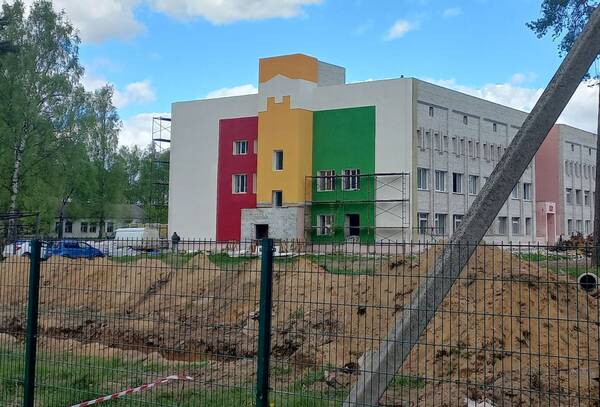 В брянской Жуковке продолжается строительство детского сада