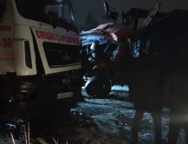 В Брянске разбились два мусоровоза в Большом Полпино
