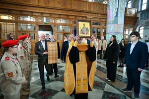 Брянской епархии передали икону Николая Можайского и складень с именами героев