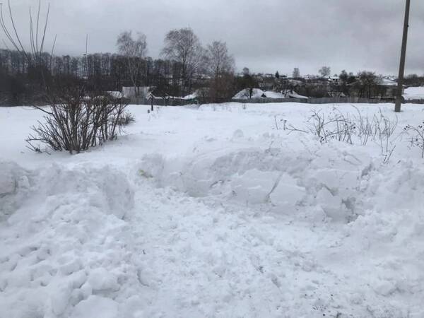 В Фокино коммунальщики завалили снегом дорогу