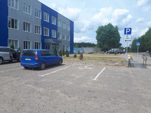 В Клинцах у ГИБДД сняли на фото «инвалида» на парковке