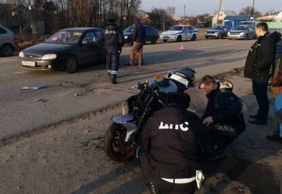 В Новозыбкове столкнулись легковушка и мотоцикл