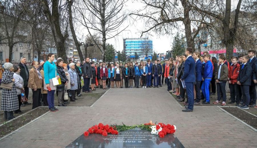 В Брянске прошёл митинг в память о расстрелянных мирных жителях