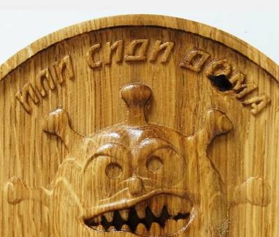 Брянский умелец создал «коронавирусную» композицию из дерева