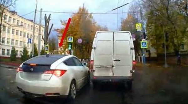 В Брянске по видео в соцсети наказали водителя иномарки