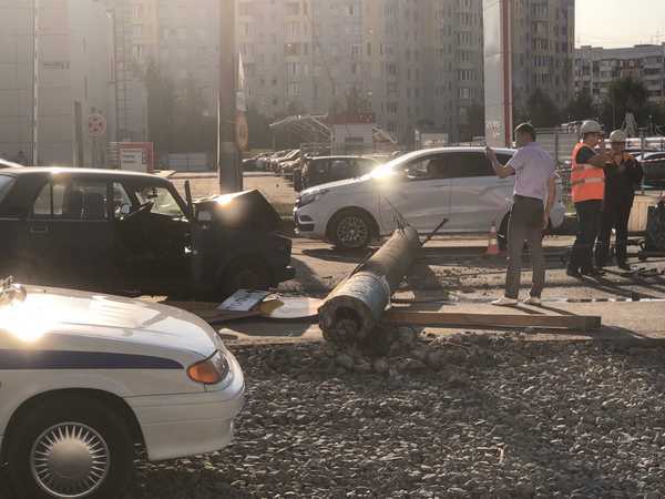 В Брянске 40-летний водитель чудом выжил в раздавленной столбом машине