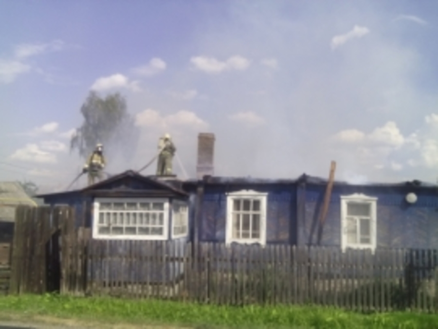 В Фокинском районе Брянска сгорел жилой дом