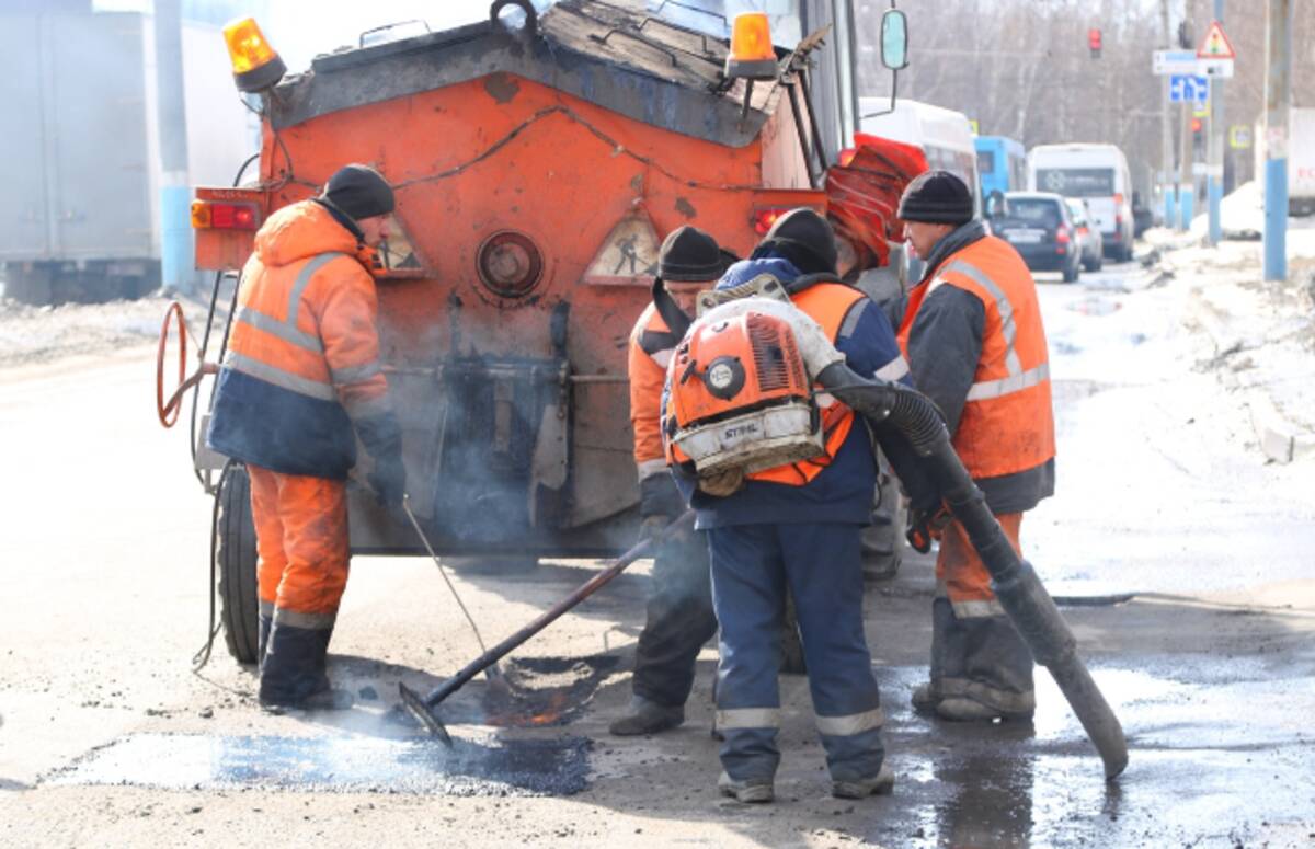 В Брянске в январе сделали точечный ремонт на 1000 квадратных метрах дороги