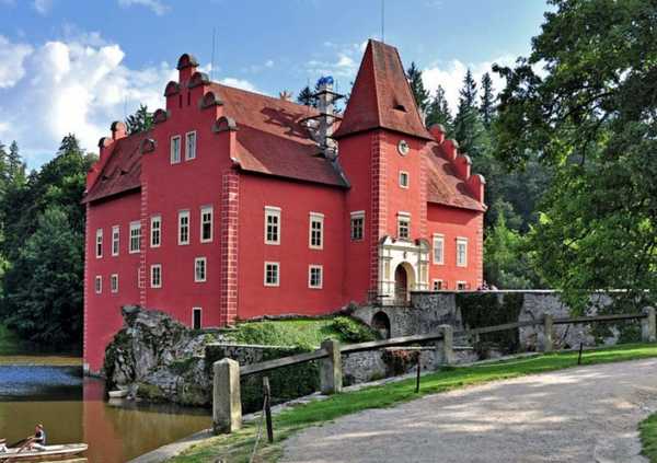 Самый романтичный замок Чехии, или почему стоит отправиться на экскурсию из Праги  в Червену-Льготу 