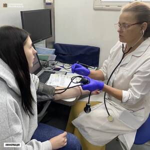 У общежития медколледжа в Брянске развернули мобильный пункт сдачи крови