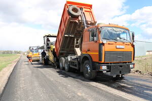 В Стародубском округе начали укладку асфальта на трассе до Тарасовки