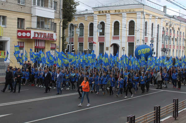 ЛДПР на параде поздравила Брянск с Днем города 