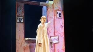 «Шахтёрская дочь» в Брянске: премьера спектакля о снайпере из Донбасса собрала аншлаг