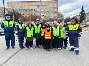 Практический урок безопасности прошёл для школьников на оживлённом перекрёстке в Брянске