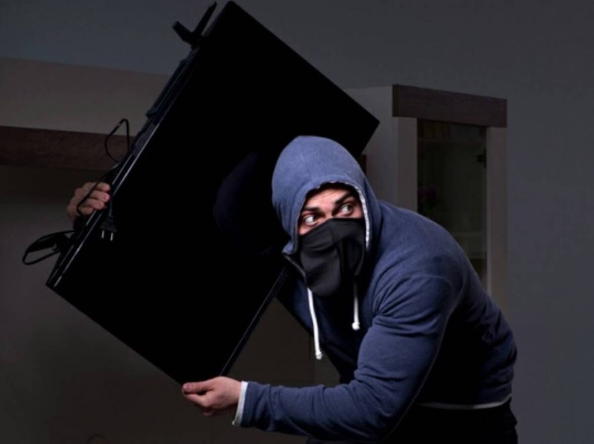 Украли технику украдены украден. Кража телевизора. Похитил телевизор из квартиры.
