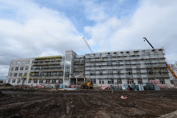 В Брянске продолжается строительство школы на 1225 мест