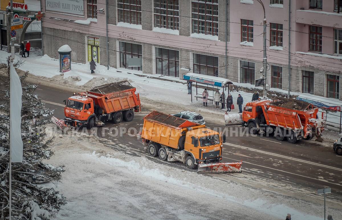 В Брянске за выходные с дороги убрали 5070 тонн снега | 18.12.2023 | Брянск  - БезФормата