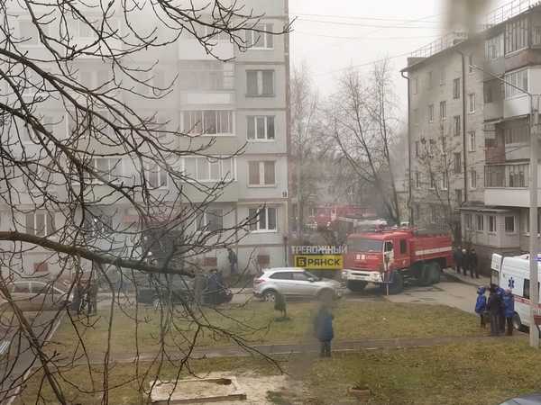 Вчера в брянске. Пожар в володаре Брянск. Пожар в Брянске сегодня в Володарском районе. Пожары в Брянске 2019. Пожар июль 2019 год 2 Мичурина Брянск.