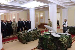 Генерал Никифоров посетил выставку «Хроники террора» в Брянске