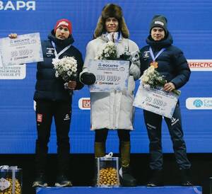 Брянский чемпион Большунов выиграл первую гонку в сезоне