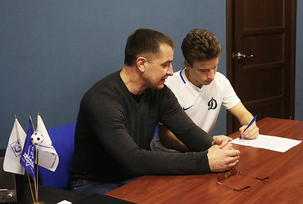 В брянском «Динамо» подписали контракты с двумя новичками