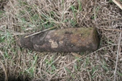 В Брасовском районе возле деревни нашли артиллерийский снаряд