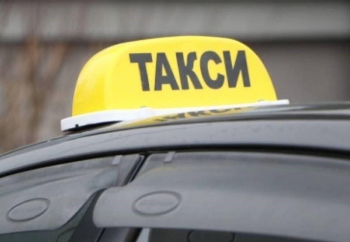 В Брянске после снегопада взлетели цены на такси