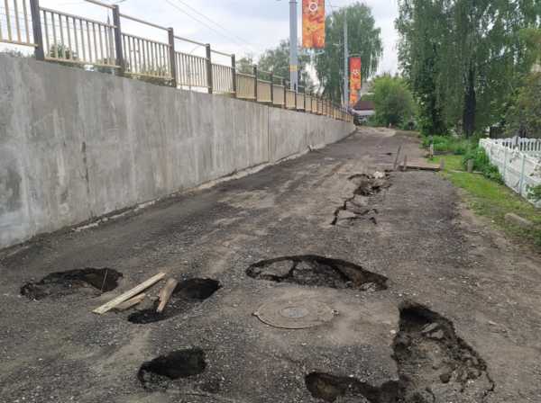 В Брянске на Городище после дождя появились огромные провалы