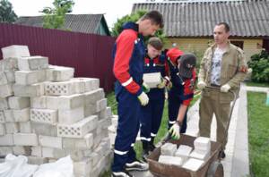 Волонтёры Брянщины помогают жителям Климовского района справиться с последствиями стихии