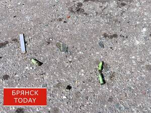 Эксклюзивные фото обломков дрона около атакованного дома в Брянске