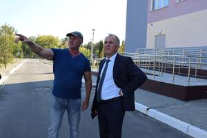 В Брянске сравнили порядок у библиотеки и оздоровительного комплекса