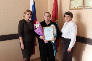 В Суземке вручили сертификат на маткапитал многодетной маме