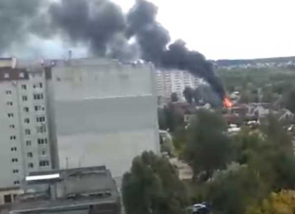 В Брянске сняли на видео пожар на улице 22-го Съезда КПСС