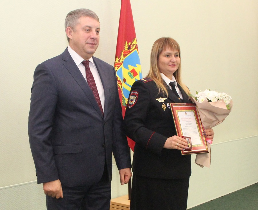 Губернатор Брянщины поздравил сотрудников и ветеранов органов внутренних дел с праздником