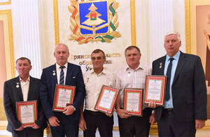 Железнодорожников наградили за ликвидацию последствий теракта под Брянском