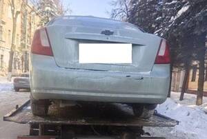 В Брянске из сквера Карла Маркса эвакуировали два автомобиля