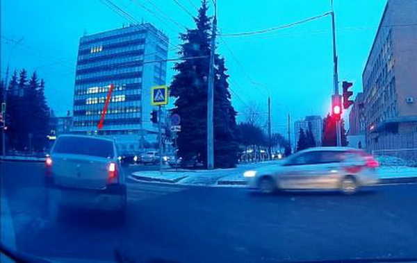 В Брянске по видео в соцсети наказали водителя «Рено»